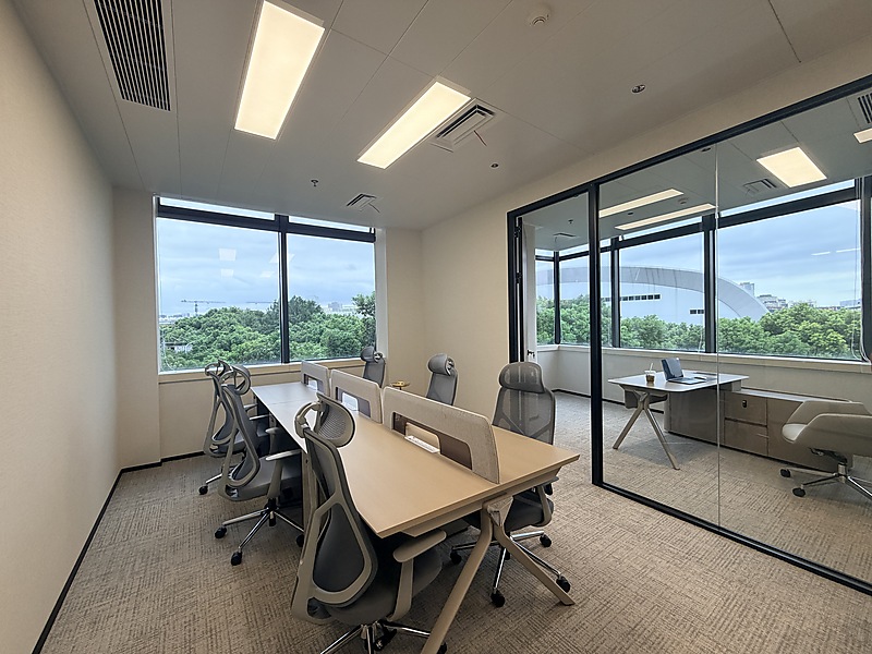 丰盛创建大厦办公室内景